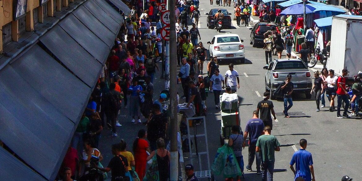 "É preciso procurar ajuda", diz especialista sobre superendividamento